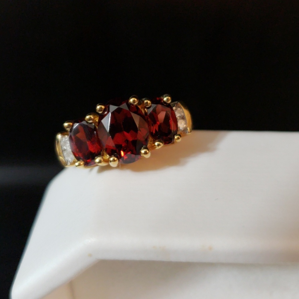 Beautiful! Natural Garnet & Solid 10kt Yellow Gold